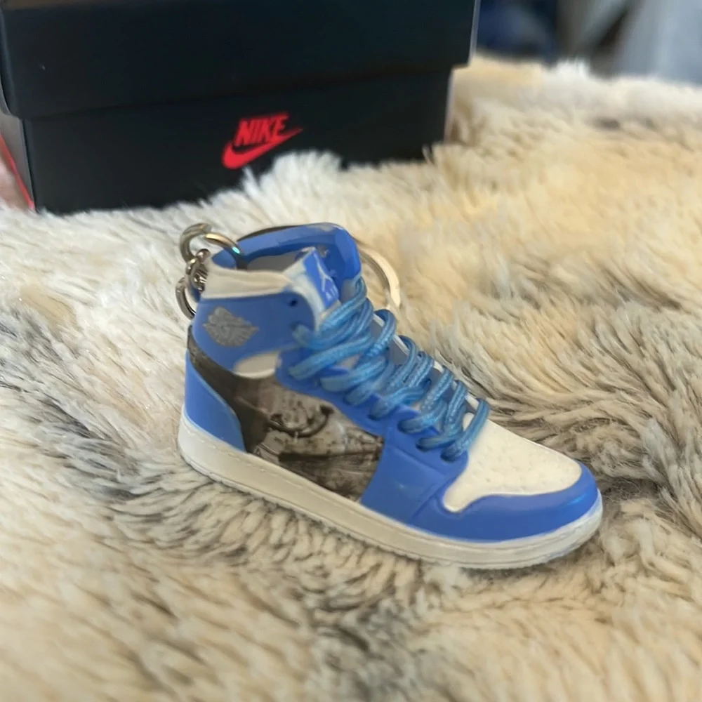 Air Jordan I Mid “Last Shot” Keychain